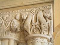 Paray-le-Monial - Basilique du Sacre-Coeur - Porche, Chapiteau, Hommes et animaux (2)
